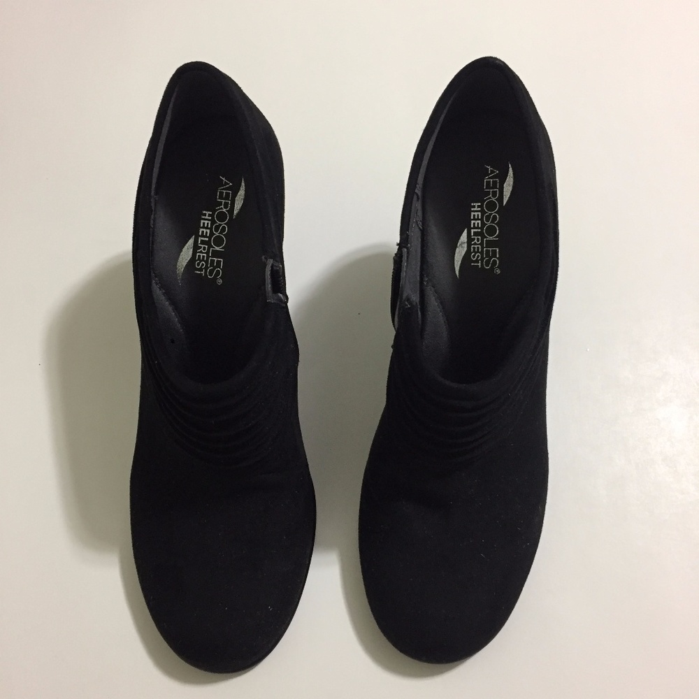Aerosoles black suede shoes (Size:8)